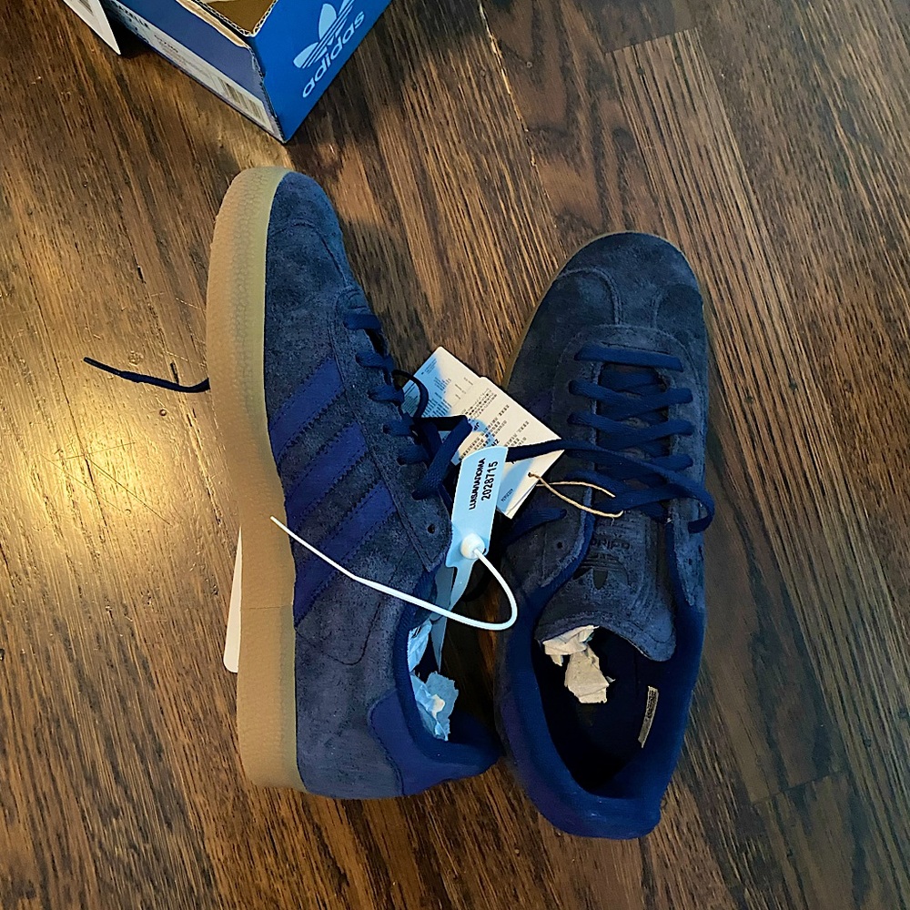 New in box NWT dark blue ADIDAS GAZELLE size UK 7